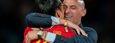 На президента Федерации футбола Испании поданы жалобы из-за поцелуя на чемпионате мира