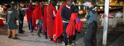 Полиция арестовала 11 человек за помощь иммигрантам в получении вида на жительство в Испании