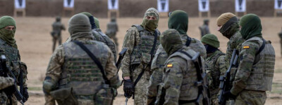 Маргарита Роблес встретила более 200 украинских военных, которые пройдут обучение в Испании