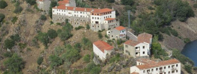 Целая деревня в Испании продается за 260 000 евро
