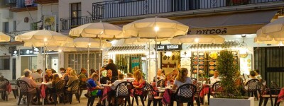 Министр труда Испании считает, что бары и рестораны не должны работать после часа ночи