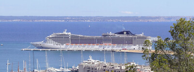 Официант круизного лайнера изнасиловал туристку у берегов Испании