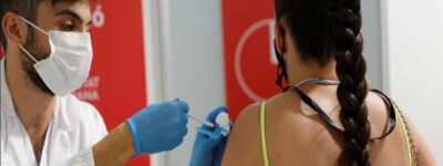 Только 13,3% жителей Испании получили третью бустерную вакцину