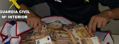Полиция в аэропорту Валенсии конфисковала чемодан с 400 000 евро наличными