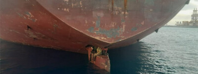 Мигранты спасены на Канарских островах после 11 дней на руле нефтяного танкера