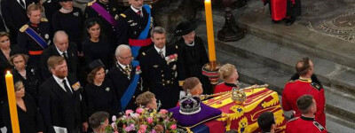 Король Испании Фелипе воссоединился со своим отцом в Вестминстерском аббатстве