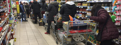 Названы худшие супермаркеты Испании с большими очередями на кассе