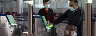 Европа рекомендует отказаться от ношения масок в самолетах и аэропортах с 16 мая