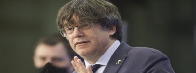ЕС лишает иммунитета каталонского изгнанника Пучдемона