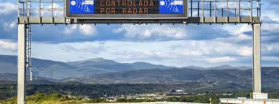 В DGT объяснили, как найти скрытые стационарные камеры контроля скорости в Испании
