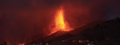 У вулкана Ла Пальма появилось новое устье, извергающее лаву