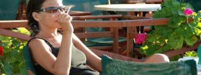 Испанцы выступают за запрет курения на террасах баров