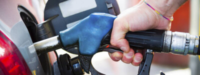 Санчес объявил минимальную скидку в размере 20 центов за литр топлива