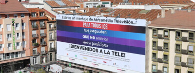 Медиакомпания троллит Netflix, Amazon, HBO и Disney гигантским рекламным щитом в Мадриде