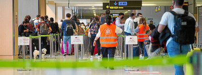 Испания ослабляет контроль Covid в аэропортах и морских портах