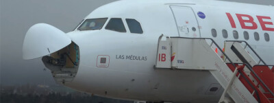 Молния пронзила нос пассажирского самолета Iberia
