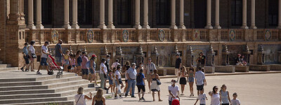 Туристический сектор Испании стремится продлить пик сезона до конца осени