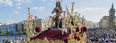 Странные и дурацкие пасхальные парады и традиции в Испании
