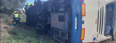 Более 20 пассажиров получили ранения в результате крушения туристического автобуса в Испании