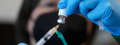 В Испании разрешили разделить каждый флакон вакцины против оспы обезьян на пять доз