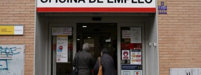 Безработица в Испании упала в октябре впервые за 46 лет