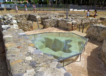 Среди руин римских бань в Vega del Mar