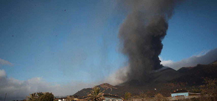 Вулкан на Ла-Пальме выбросил в атмосферу огромное количество диоксида серы