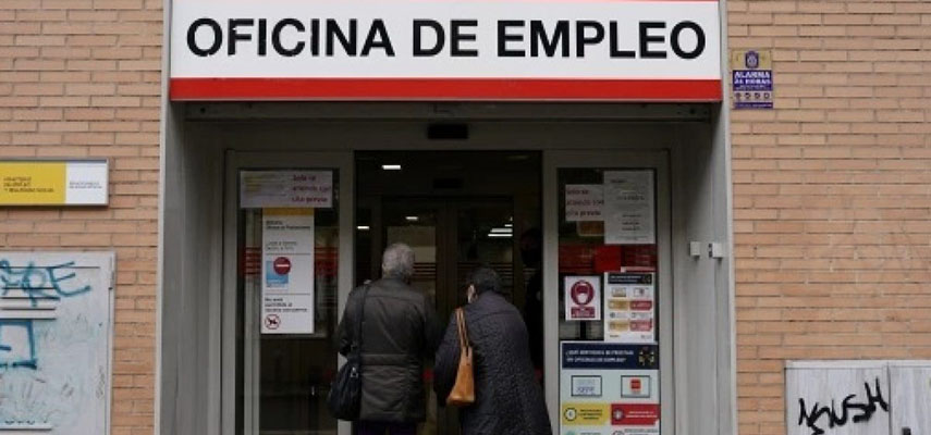 Безработица в Испании в октябре снизилась впервые с 1975 года