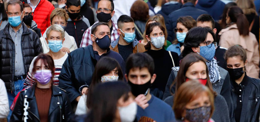 Власти Испании вернули меру по ношению масок на открытом воздухе