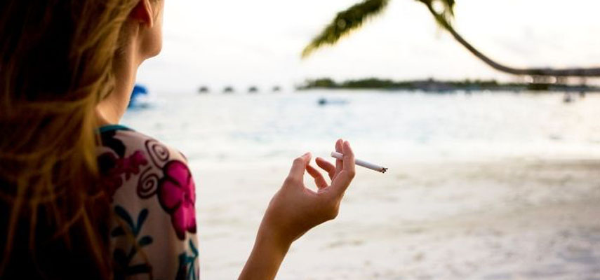 За курение на пляже в Испании могут оштрафовать на 2000 евро
