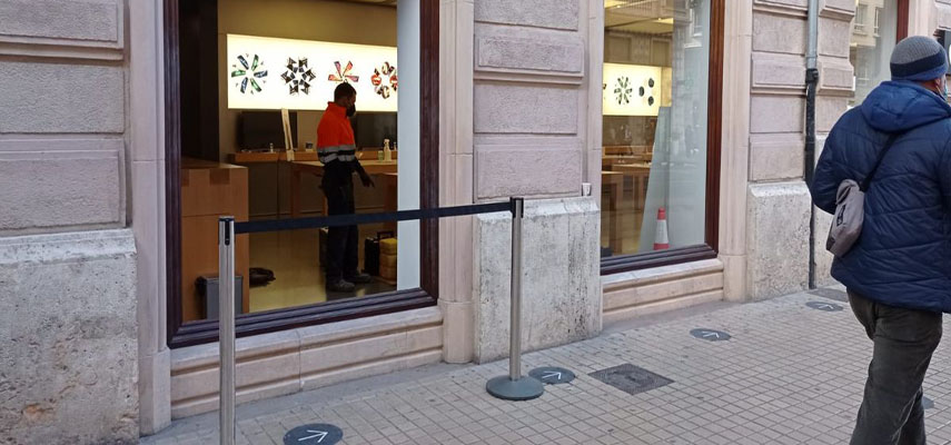 Банда на Porsche Cayenne грабить телефонные магазины в Валенсии