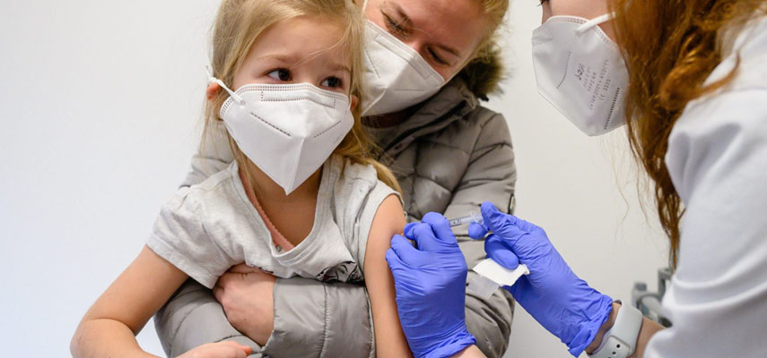 Более сотни детей ввели дозы вакцины от Covid-19, растворенные в воде