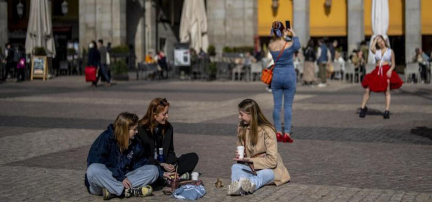 В Испании отменили обязательное ношение масок на улице