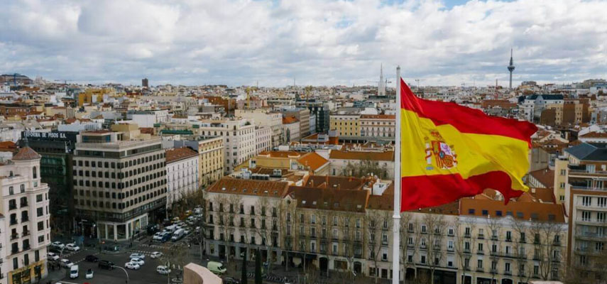 Власти Испании принимают новые законы для поддержки беженцев с Украины