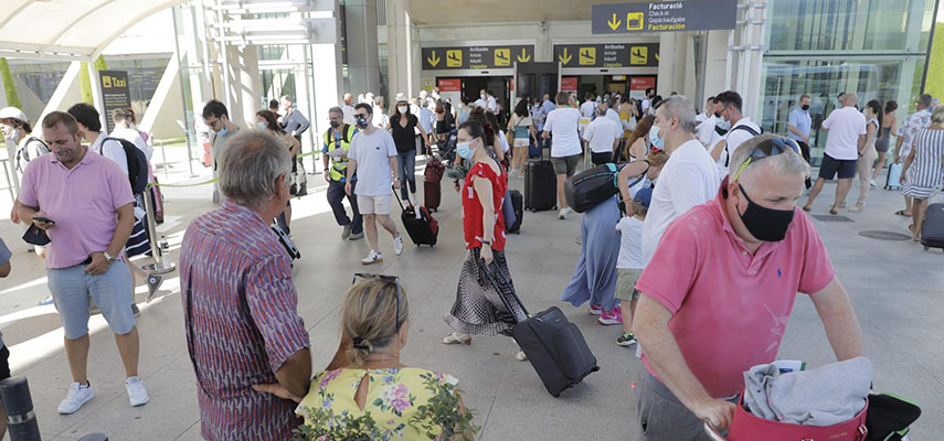 В Испании упростили требования к въезду для тех, кто приезжает в страну в отпуск, по делам или в гости