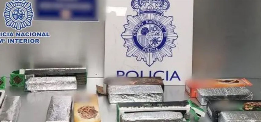Полиция арестовала женщину, провозившую 4 кг кокаина внутри шоколадного печенья