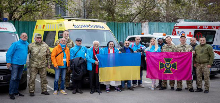 Испанские волонтеры организовали кампанию по отправке 30 машин скорой помощи в Украину