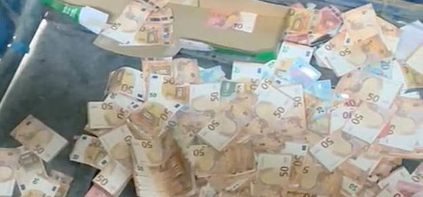 Мужчина из Вальядолида высыпал в мусорный контейнер 46 645 евро