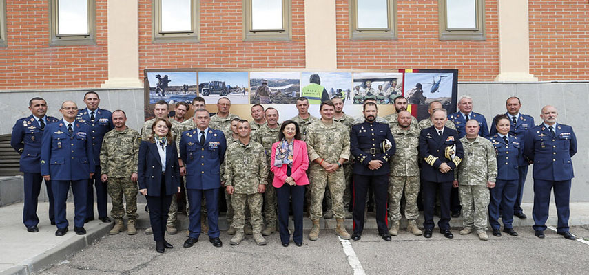 Роблес посетила авиабазу Сарагоса, где проходят обучение украинские военные