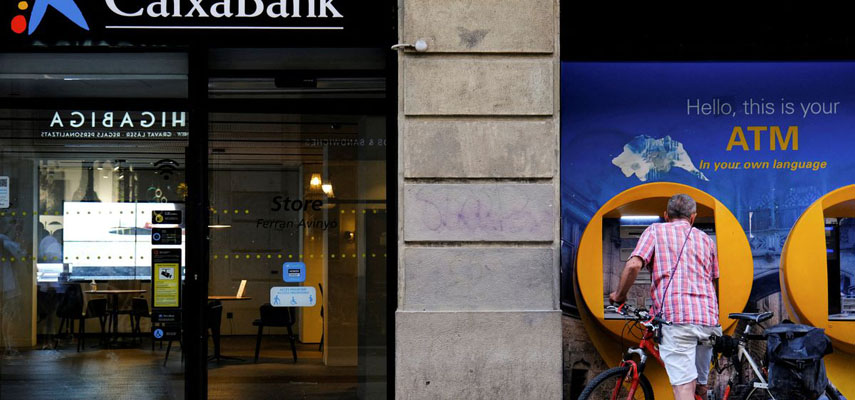 CaixaBank объявил о новых комиссиях за операции в банкоматах