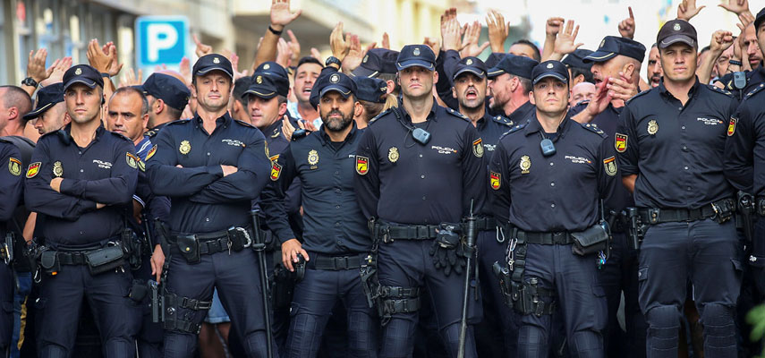 В Испании есть три полицейских подразделения, отличить их можно по униформе