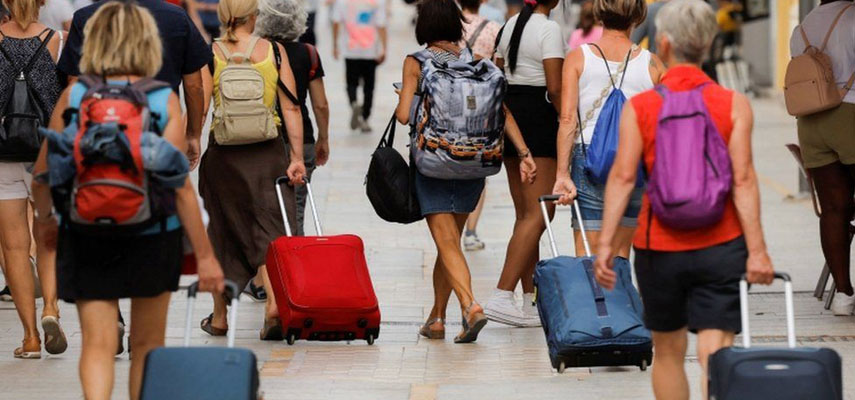 Испания обогнала Грецию и Италию по количеству туристов, прибывших рейсами летом 2022 года