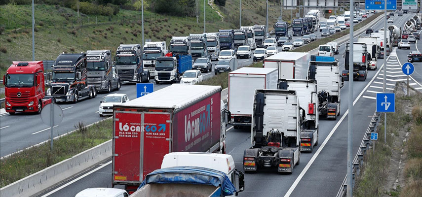 В Испании 14 ноября началась очередная бессрочная забастовка водителей грузовиков