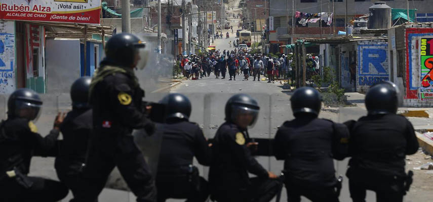 360 испанских туристов эвакуируют из Перу после неудавшегося государственного переворота