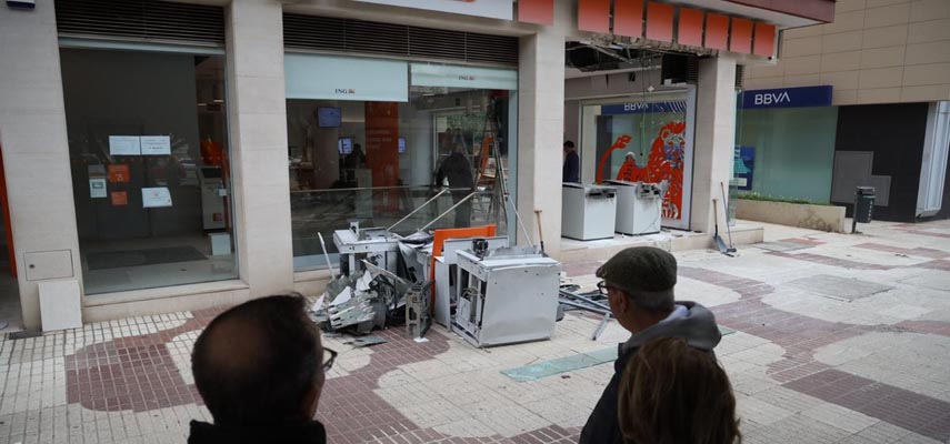 Банда воров стоит за взрывом в отделении банка ING на Авенида-де-Андалусия в центре Малаги