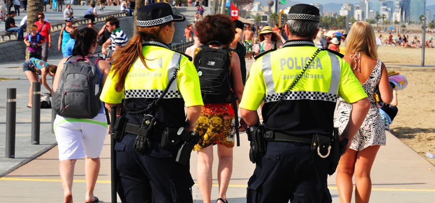 Полиция на Тенерифе просит подкрепления после нападения британских туристов на офицера