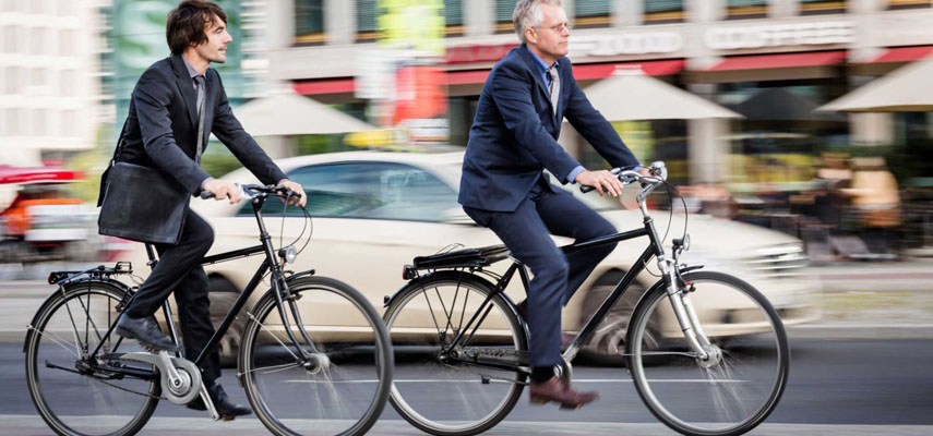 Власти Испании будут поощрять сотрудников ездить в офис на велосипеде