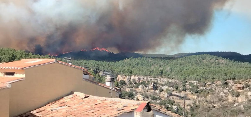 Пожар в Вильянуэва-де-Вивер распространяется, сгорело уже более 1000 гектаров леса