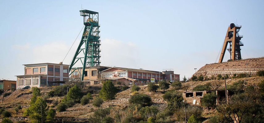 В результате аварии в Испании три человека оказались в ловушке глубоко внутри калийной шахты