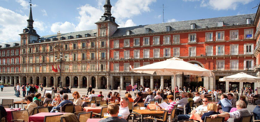 В Мадриде введут дополнительный сбор, который туристы будут платить за каждую ночь в столице